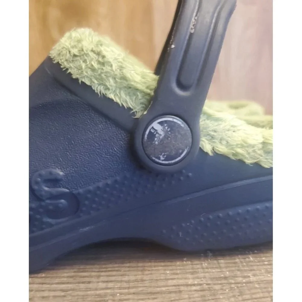Crocs Fur Lined Clogs Slip On Shoes Youth‎ Size 12/13 Blue